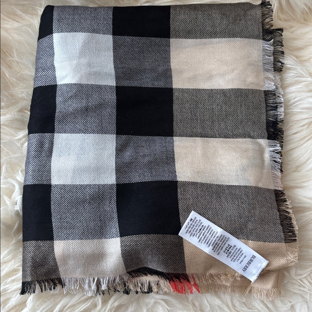 BURBERRY Cashmere Silk Scarf - Picture 4 of 6